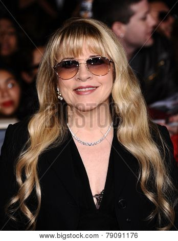 LOS ANGELES - NOV 11:  Stevie Nicks arrives to the 