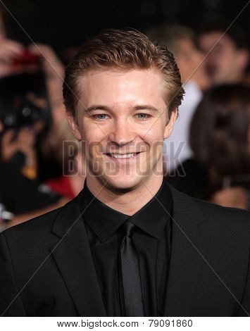 LOS ANGELES - NOV 11:  Michael Welch arrives to the 