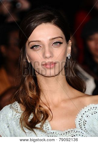 LOS ANGELES - NOV 11:  Angela Sarafyan arrives to the 