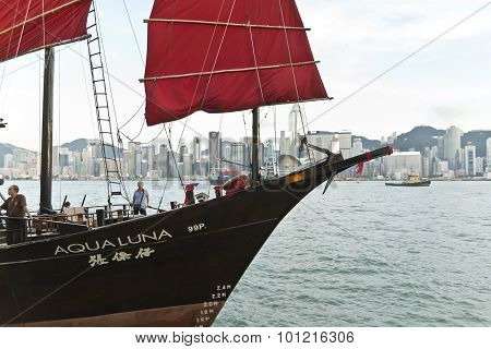 Aqua Luna Junk Harbour Cruise In Hong Kong