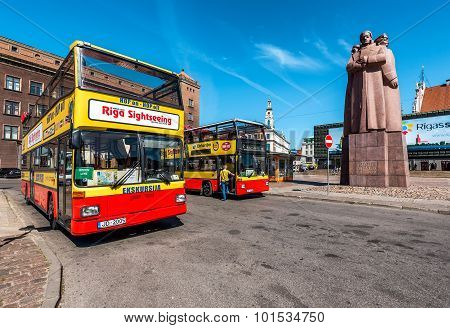 Riga Sightseeing Bus Tour On The Latvian Riflemen Square