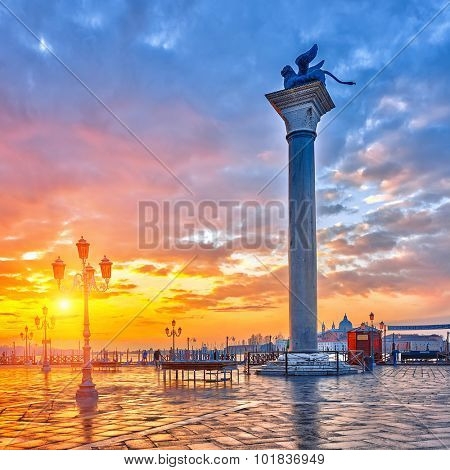 Piazza San Marco at sunrise, Vinice, Italy