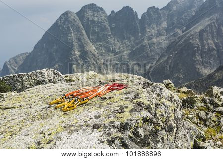Set Quickdraw (extender) In Mountains