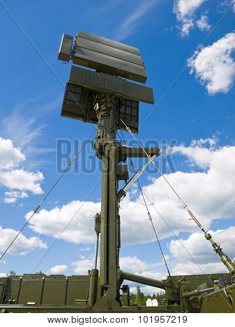Antenna anti-missile system