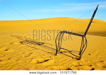 Table And Seat In Desert  Sahara Morocco    Africa