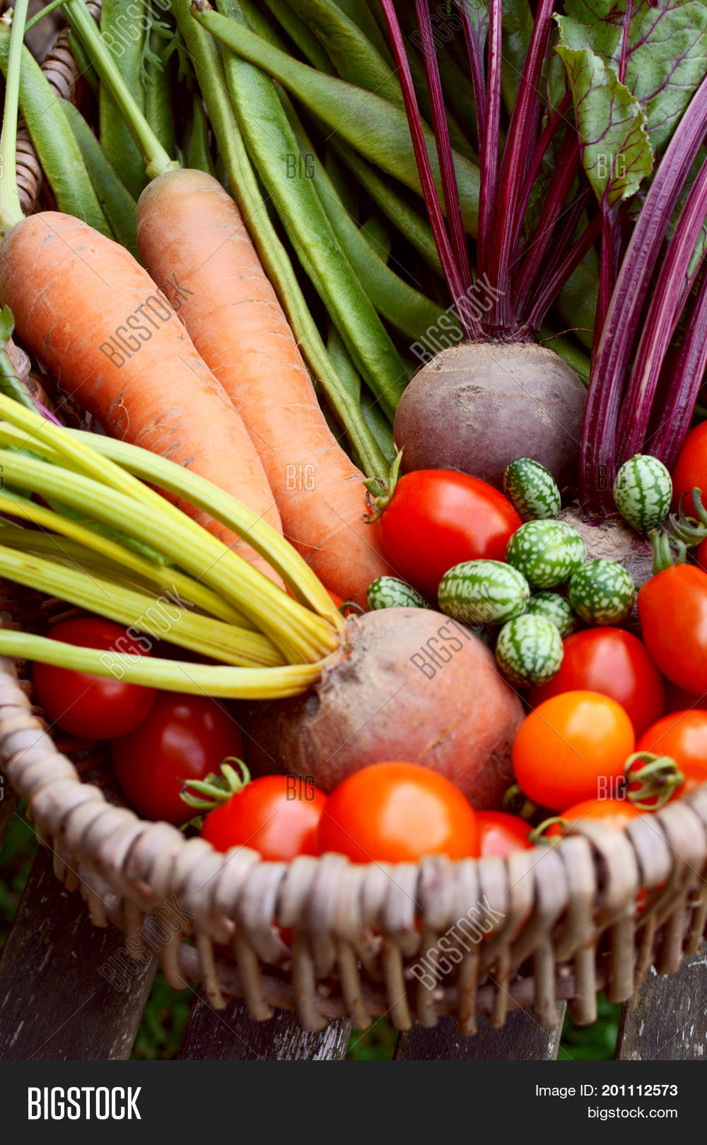 wicker produce
