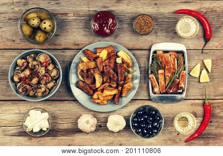 Food set. Traditional American snacks: fried potatoes, pickles, ketchup