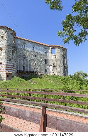 JANOWIEC - POLAND AUGUST 9 2017: View on ruins of 16th century renaissance castle. In 1975 the object was bought by the Museum of Vistula River and since 1993 it has been gradually renovated