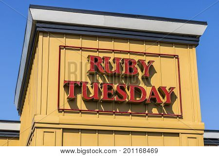 Kokomo - Circa August 2017: Ruby Tuesday Casual Restaurant Location. Ruby Tuesday is famous for its Salad Bar III
