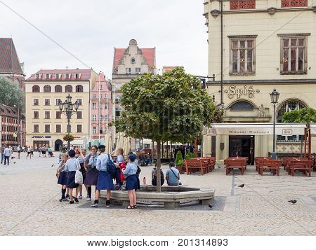 WROCLAW POLAND - AUGUST 16 2017: Polish Girl Guides At Rynek Market Square In Wroclaw