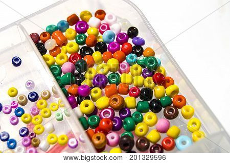 Making colorful bracelets for children, making bracelets and ornaments from colorful beads, making necklaces and bracelets from colorful beads,