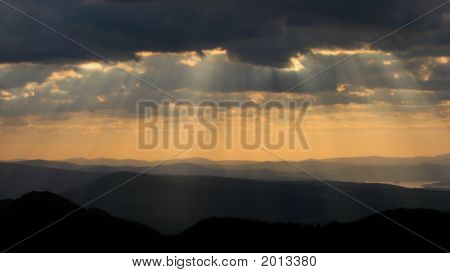 일몰 이상 산