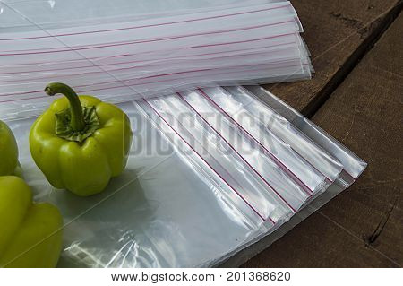 Refrigerator bag,  locked refrigerator bag pictures,Pictures of stuffed peppers prepared for deep freze
Stuffed peppers placed in a refrigerator bag