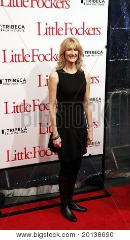 NEW YORK - 15 Aralık: Laura Dern katılır Ziegfeld inci, 