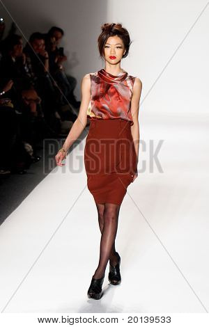 New York, Februar 12: Mercedes Benz Fashion Week präsentiert Toni Francesc Sammlungen auf Lincoln Cen