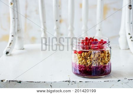 Granola, Blueberry And Currant
