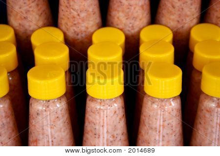 Bouteilles plafonnés jaunes