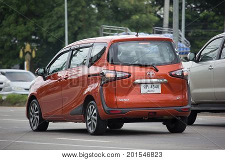 Toyota Sienta Mini Mpv Van.