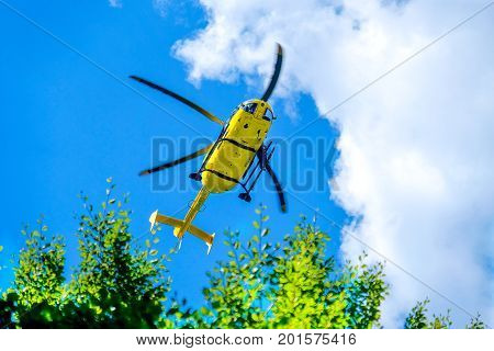 helicopter rescue yellow mountain rescue alpine chopper
