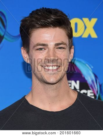 LOS ANGELES - AUG 13:  Grant Gustin arrives for the Teen Choice Awards 2017 on August 13, 2017 in Los Angeles, CA