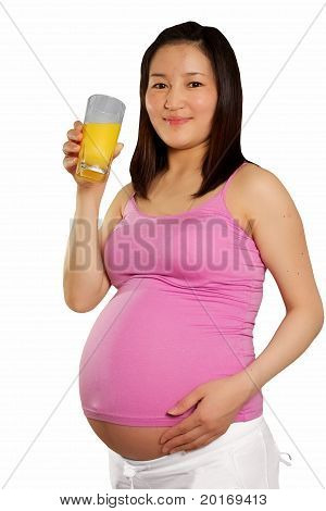 Genießen etwas Orangensaft