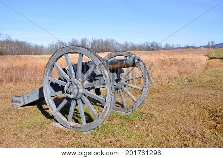 Cannon in Saratoga National Historical Park, Saratoga County, Upstate New York, USA. This is the site of the Battles of Saratoga in the American Revolutionary War.