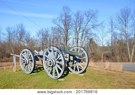 Cannon in Saratoga National Historical Park, Saratoga County, Upstate New York, USA. This is the site of the Battles of Saratoga in the American Revolutionary War.