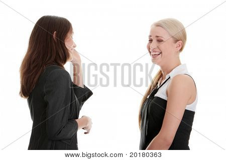 Twee gelukkige vrouwen geïsoleerd op wit