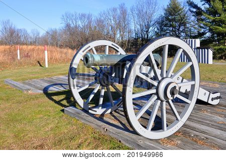 Cannon in Saratoga National Historical Park, Saratoga County, Upstate New York, USA. This is the site of the Battles of Saratoga in the American Revolutionary War.
