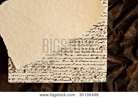 Hintergrundbild mit Pergament Papier über eine Seite mit faux Handschrift (nicht lesbar) und braun verklagt