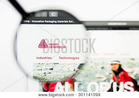 Richmond, Virginia, Usa - 9 May 2019: Illustrative Editorial Of Avery Dennison Corporation Website H