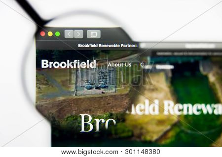 Richmond, Virginia, Usa - 9 May 2019: Illustrative Editorial Of Brookfield Renewable Partners L.p. W