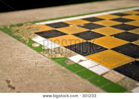 깨진된 다 테이블