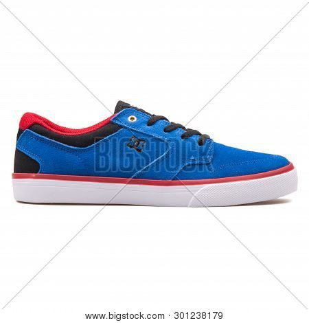 Vienna, Austria - August 10, 2017: Dc Argosy Vulc Blue, Black And Red Sneaker On White Background.