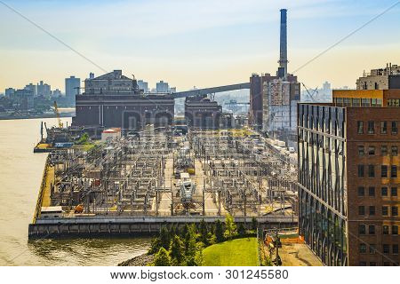 New York City, Usa - July 7, 2018; View Of Con Edison Farragut Substation Viewed From Manhattan Brid