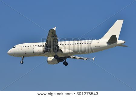 Airplane Landing At Saigon Airport (sgn)