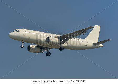 Airplane Landing At Saigon Airport (sgn)