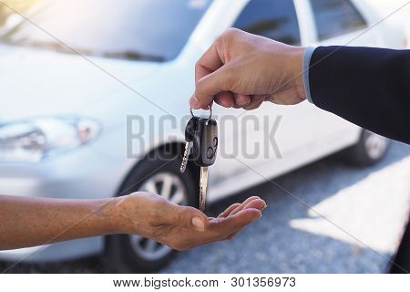 The Car Salesman And The Key To The New Owner.