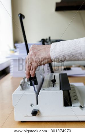 Book Binding Machine Operator. Book Binding Machine.  Work With Book Binding Machine. Printing Equip