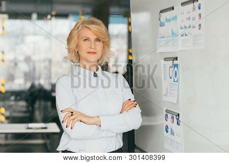 Advanced Corporate Training. Sales Analysis. Confident Coach Business Lady Ready For Meeting. Infogr