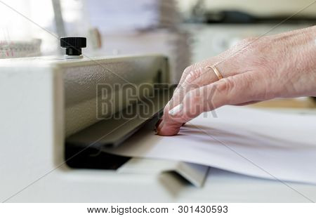 Book Binding Machine Operator. Book Binding Machine. Work With Book Binding Machine. Printing Equipm