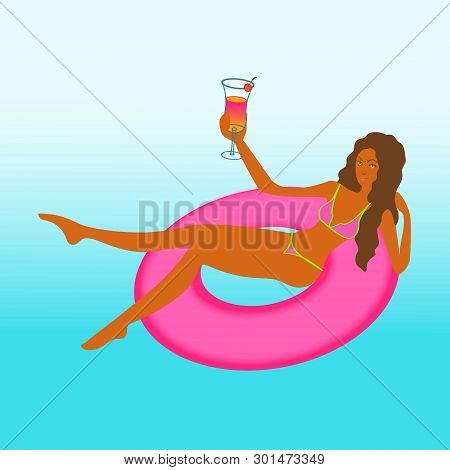 Amazing Sexy Girl Or Yang Woman With Brown Bronze Skin Swims In A Circle For Swimming By The Sea In 