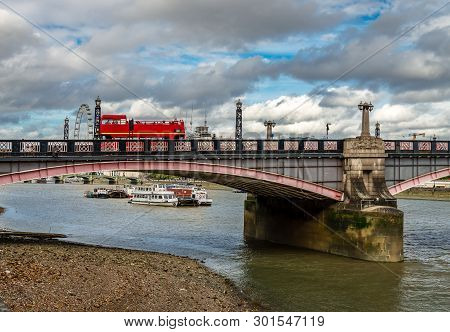 London / Uk - September 20 2018: View Of The Vauxhall Bridge, A Steel And Granite Deck Arch Bridge T