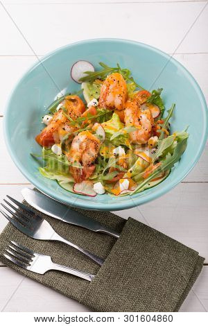 Grilled Shrip Salad With Arugula And Different Vegetables