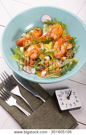 Grilled Shrip Salad With Arugula And Different Vegetables