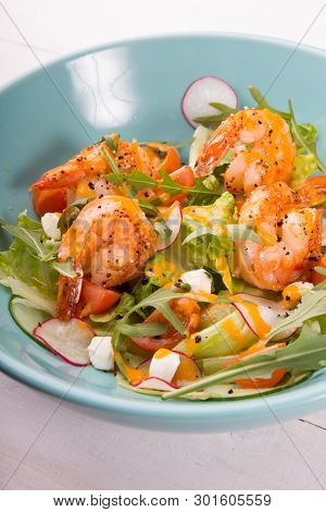 Grilled Shrip Salad With Arugula And Different Vegetables