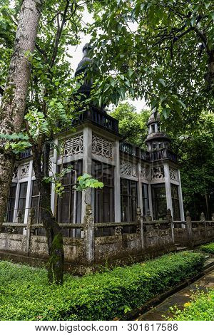 July 2017, Kaiping, China. Birds Nest In Li Garden Kaiping Diaolou Complex, Near Guangzhou. Diaolou 
