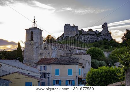 View On Traditional Medieval Houses And Castle Ruines In Provence, South Of France, Vacation And Tou