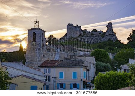 View On Traditional Medieval Houses And Castle Ruines In Provence, South Of France, Vacation And Tou