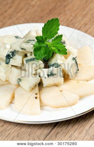 Italské plísňový sýr z gorgonzoly a hruška